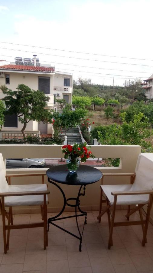 Phoeve Apt-Lovely 1-Br Rental Near The Beach Kalathas Exterior foto