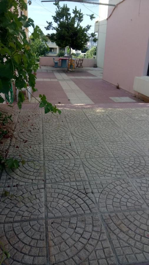 Phoeve Apt-Lovely 1-Br Rental Near The Beach Kalathas Exterior foto