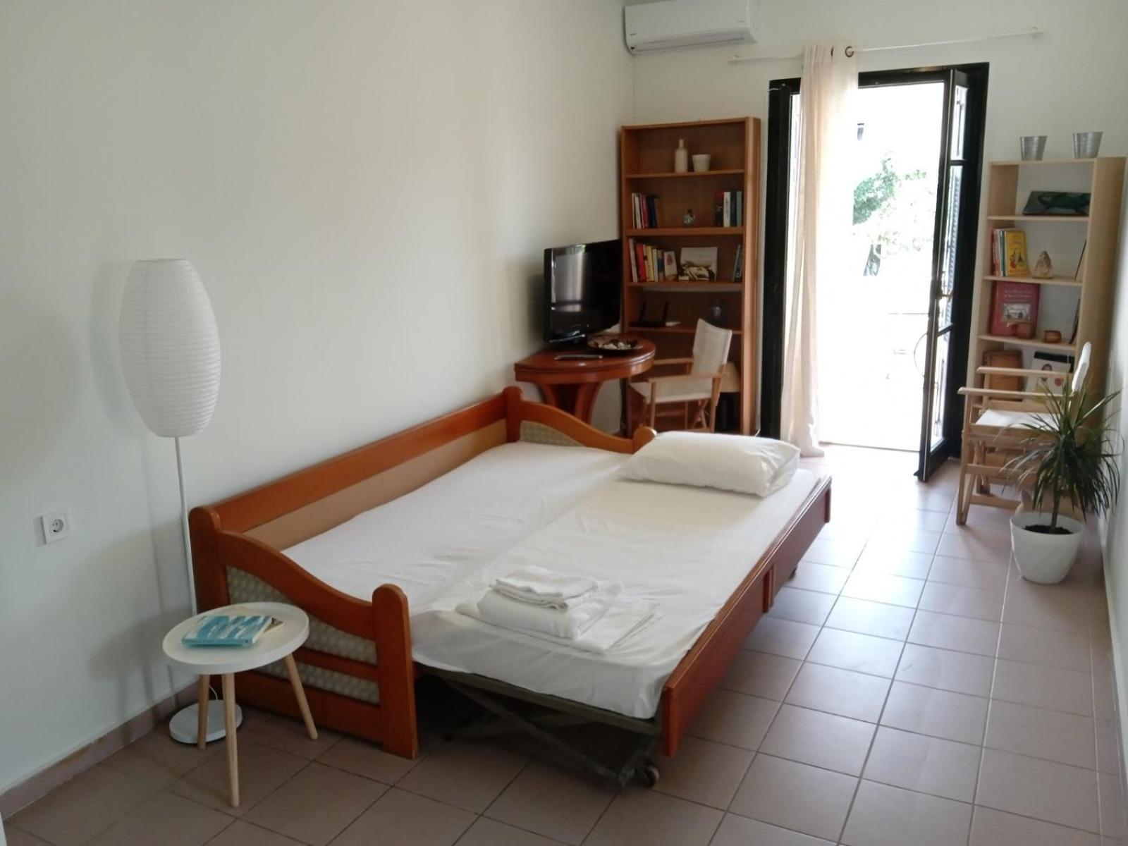 Phoeve Apt-Lovely 1-Br Rental Near The Beach Kalathas Exterior foto